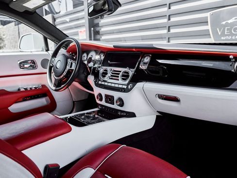 Used 2020 Rolls-Royce Wraith RWD image 35
