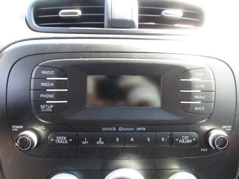 Used 2015 Kia Soul FWD image 23