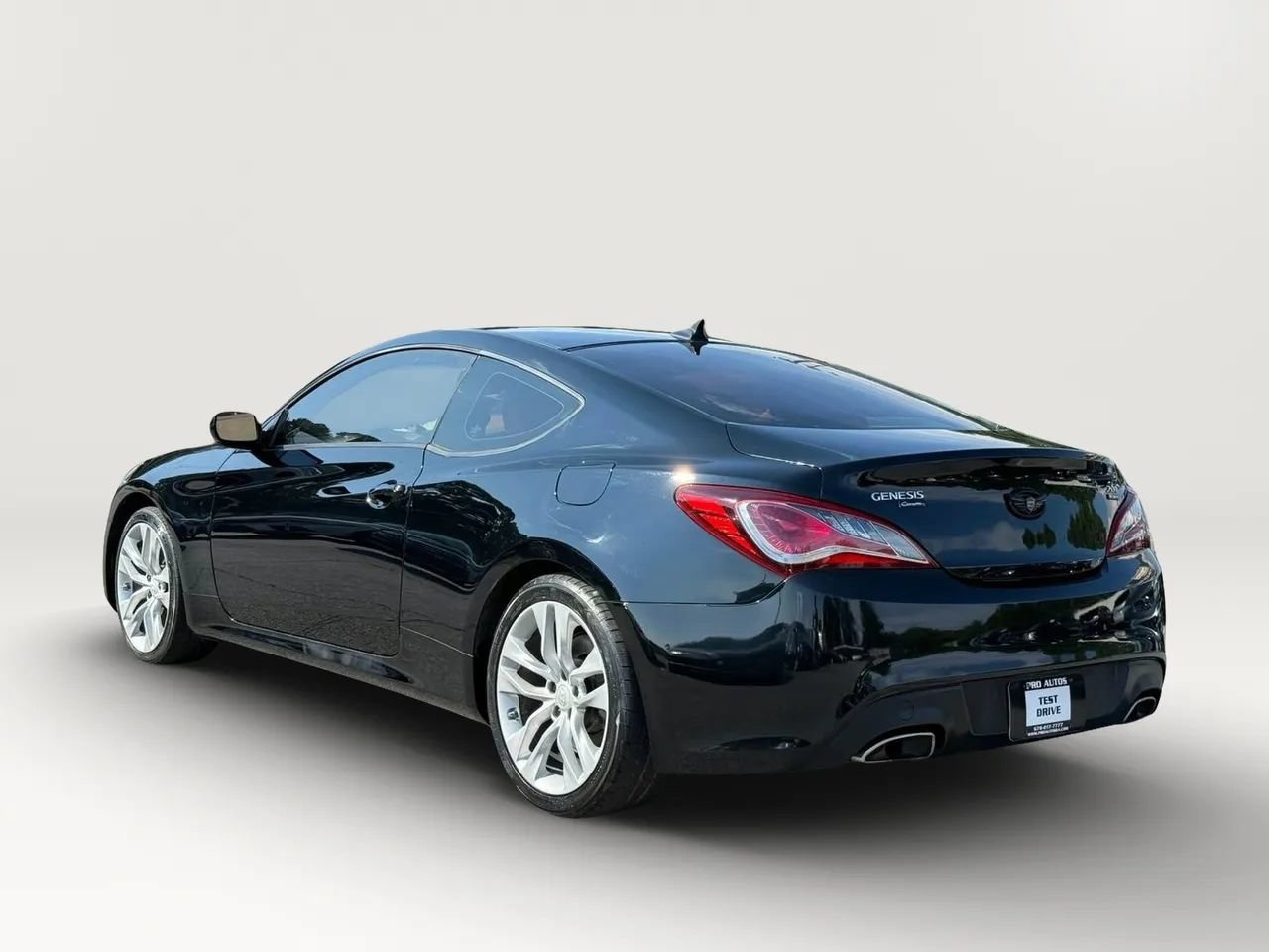Used 2013 Hyundai Genesis 2.0T RWD image 4