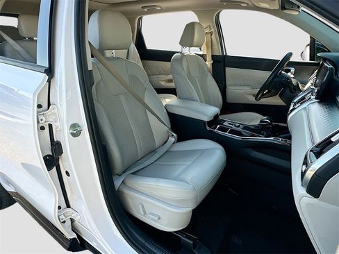 Certified 2023 Kia Sorento SX image 29