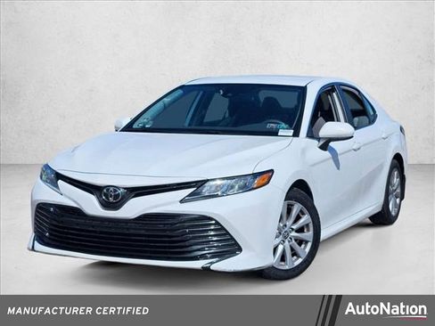 Used 2020 Toyota Camry LE image 1