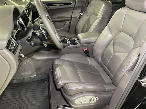 Used 2025 Porsche Macan image 15