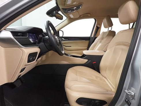 Used 2022 Jeep Grand Cherokee L Limited image 8