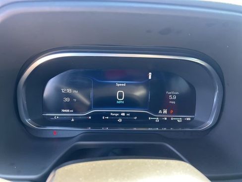 Used 2023 Chevrolet Suburban Premier image 19