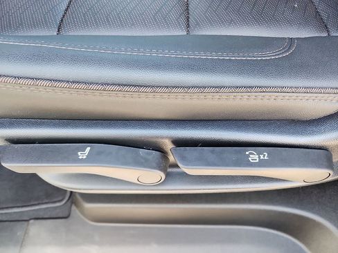 Used 2024 Chevrolet Suburban High Country image 12