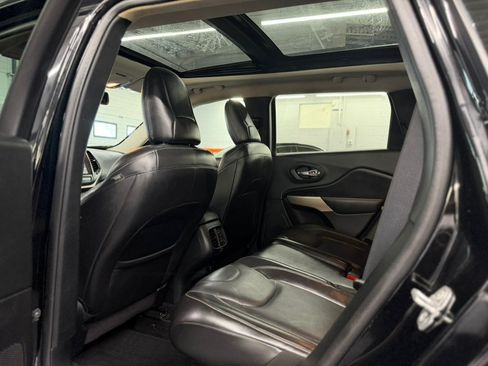 Used 2018 Jeep Cherokee Limited w/ High Altitude Package AWD/4WD image 31