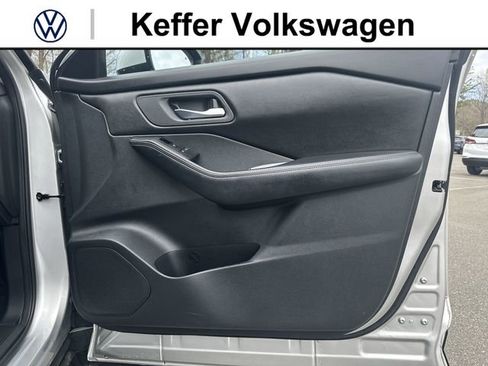 Used 2024 Nissan Rogue SV AWD/4WD image 30