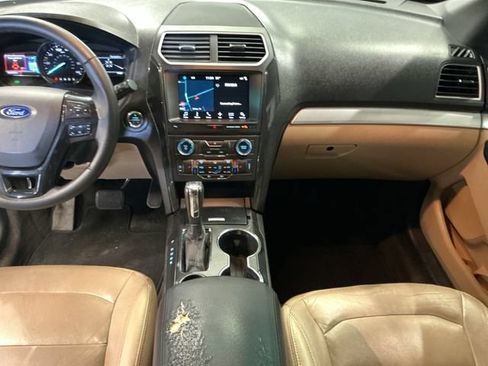 Used 2017 Ford Explorer XLT w/ Equipment Group 202A FWD image 11