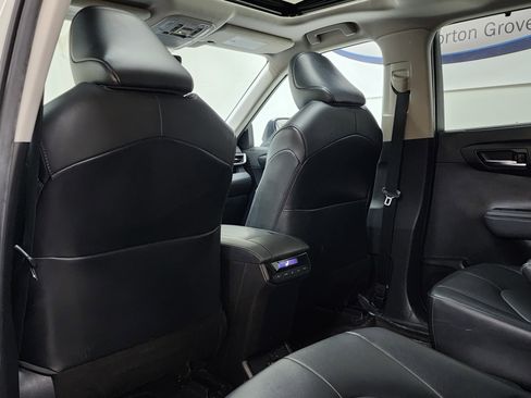 Used 2021 Toyota Highlander XLE image 16