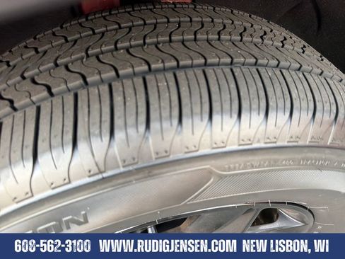 Used 2023 Chevrolet Traverse LT w/ Midnight/Sport Edition AWD/4WD image 26