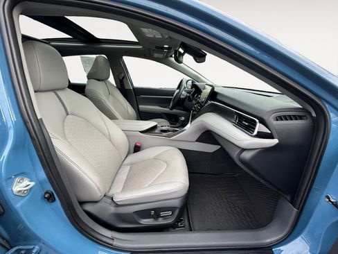 Used 2023 Toyota Camry XSE image 10