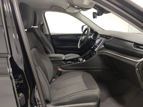 Used 2023 Jeep Grand Cherokee Laredo w/ Luxury Tech Group I AWD/4WD image 21