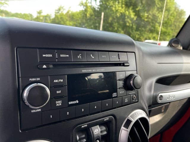 Used 2014 Jeep Wrangler Unlimited Sahara w/ Connectivity Group AWD/4WD image 25