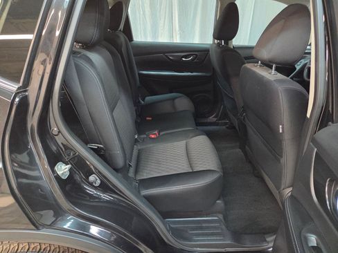 Used 2018 Nissan Rogue S image 15