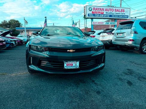 Used 2018 Chevrolet Camaro LT RWD image 5