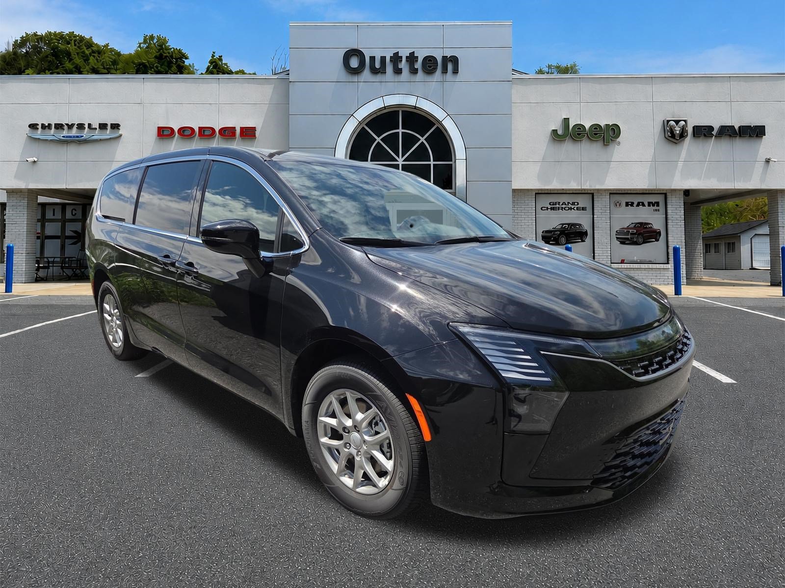 New 2027 Chrysler Pacifica Select FWD image 1