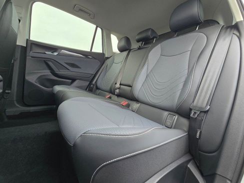 New 2026 Volkswagen Tiguan SE image 20