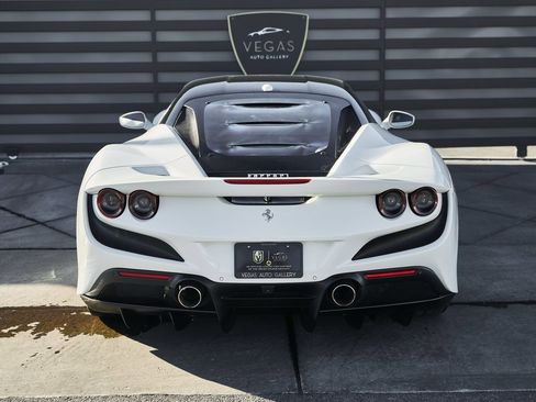 Used 2021 Ferrari F8 Tributo image 18