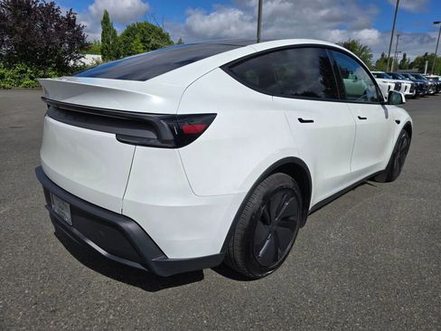Used 2026 Tesla Model Y 2WD image 7
