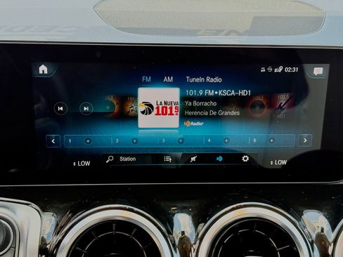 Used 2022 Mercedes-Benz GLB 250 w/ Premium Package Lite image 24
