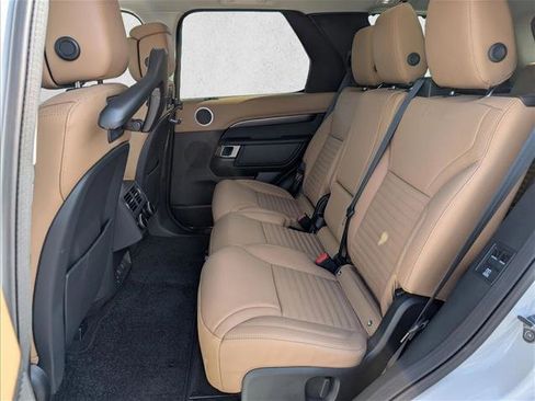 Used 2025 Land Rover Discovery Metropolitan Edition AWD/4WD image 20