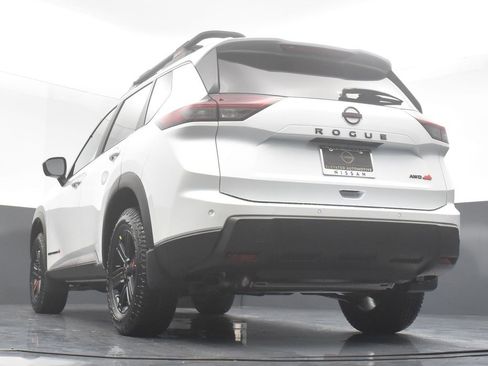 Certified 2025 Nissan Rogue SV image 25