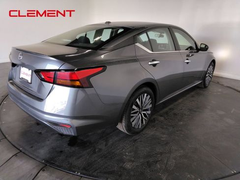 Used 2025 Nissan Altima 2.5 SV image 5
