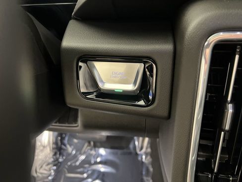 Used 2025 GMC Yukon XL Denali w/ Denali Reserve Package image 18