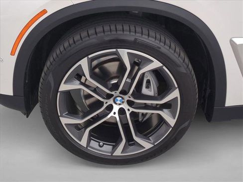 Used 2024 BMW X5 xDrive40i w/ Premium Package image 26