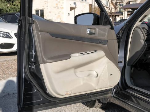 Used 2012 INFINITI G37 x w/ Premium Pkg image 43