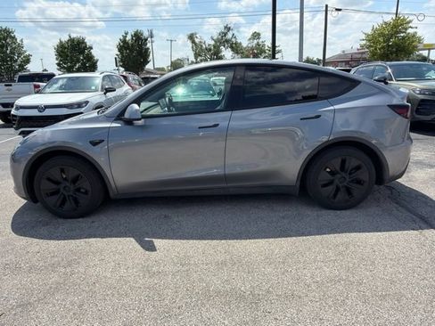 Used 2024 Tesla Model Y Long Range RWD image 7