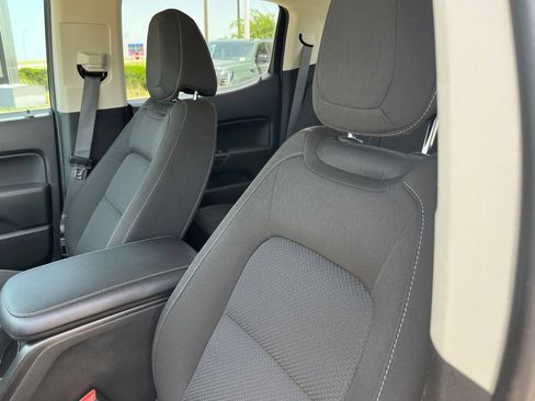 Used 2022 Chevrolet Colorado LT RWD image 10