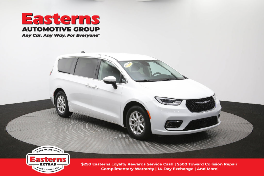 Used 2023 Chrysler Pacifica Touring-L FWD image 53