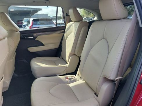 Used 2022 Toyota Highlander Limited image 20