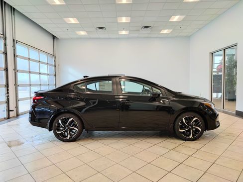 New 2025 Nissan Versa SR w/ Trunk Package FWD image 2