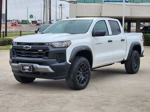 Used 2024 Chevrolet Colorado Trail Boss image 11