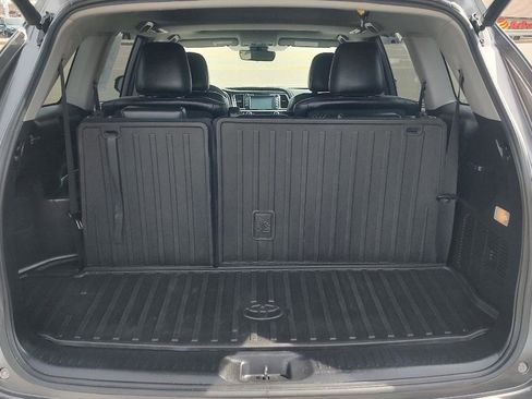 Used 2019 Toyota Highlander XLE AWD/4WD image 26