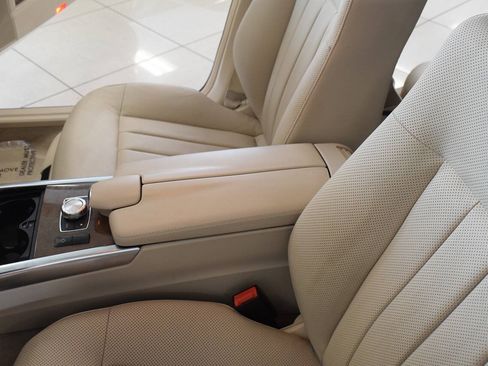 Used 2014 Mercedes-Benz E 550 4MATIC Sedan image 37
