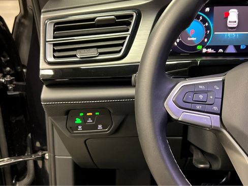 Used 2025 Volkswagen Atlas Cross Sport SE w/ Black Wheel Package image 41