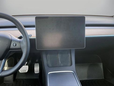 Used 2024 Tesla Model Y Performance image 13