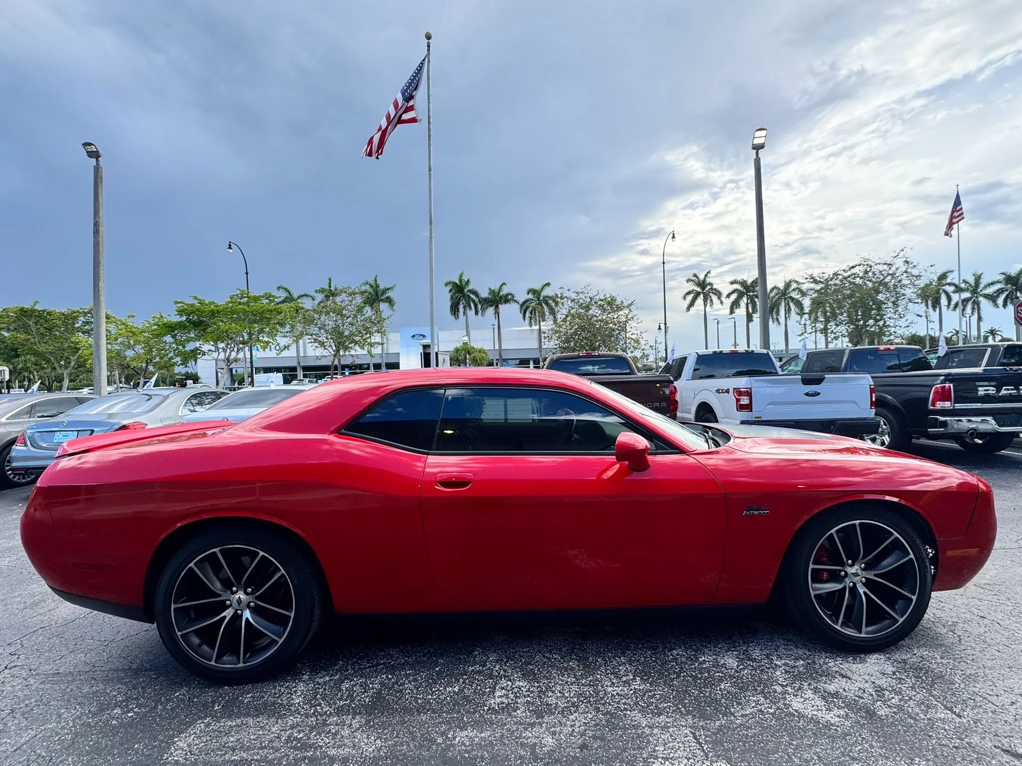 Used 2018 Dodge Challenger R/T w/ Performance Handling Group RWD image 8