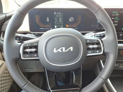 New 2026 Kia Carnival FWD image 24