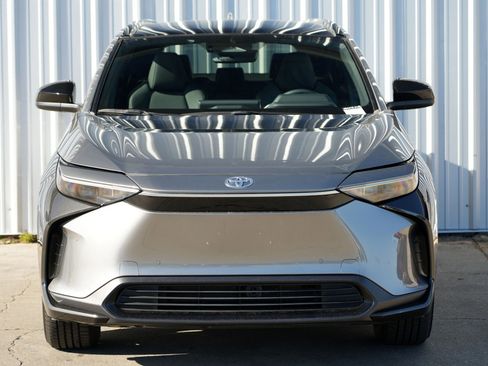 Used 2023 Toyota bZ4X XLE w/ Weather Package image 46