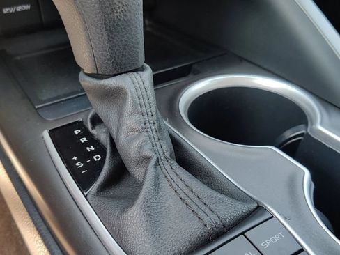 Used 2022 Toyota Camry LE w/ Carpet Mat Package (TMS) FWD image 23