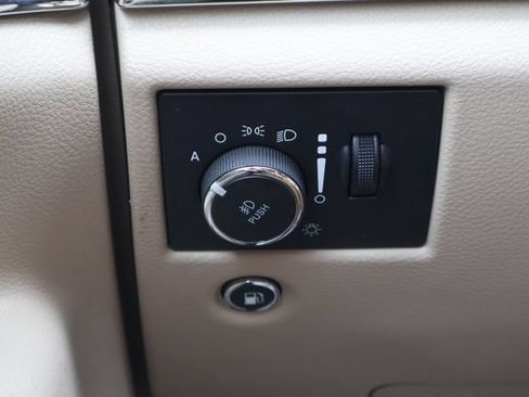 Used 2018 Jeep Grand Cherokee Overland AWD/4WD image 15