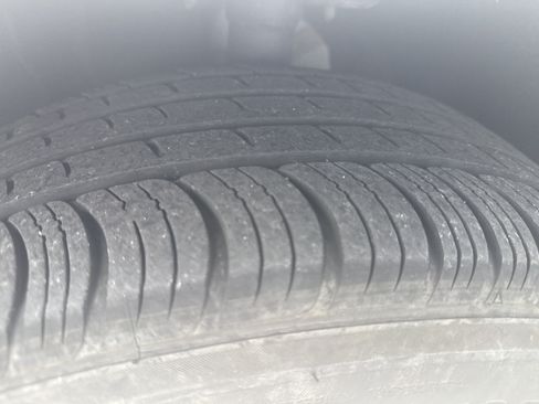 Used 2024 Chrysler Pacifica Touring-L FWD image 10