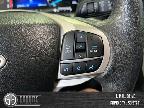 Used 2024 Ford Explorer XLT AWD/4WD image 33