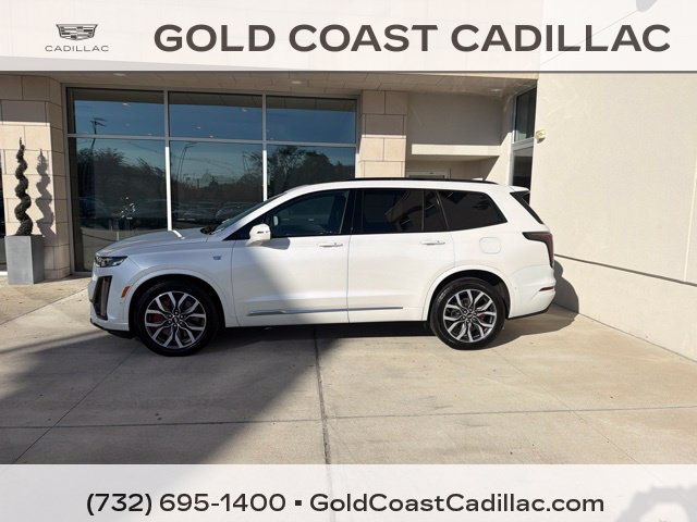 Used 2024 Cadillac XT6 Sport w/ Technology Package AWD/4WD image 2