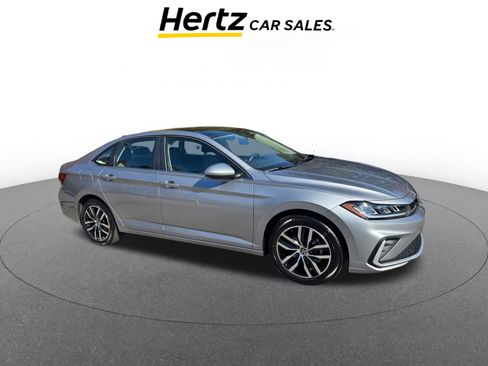 Used 2025 Volkswagen Jetta SE image 1