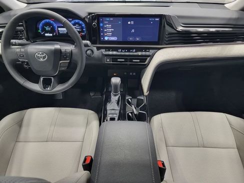 Used 2026 Toyota Camry XLE AWD/4WD image 18
